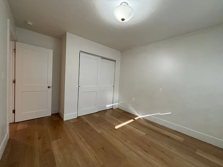 501 S 19th Ave — Photo 10