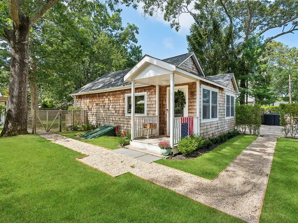 55 Chestnut St, Sag Harbor, NY 11963