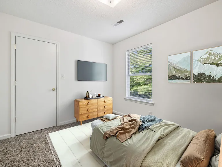 Three Bedroom - 3 Bed / 2 Bath - 1,270 Sq.Ft.