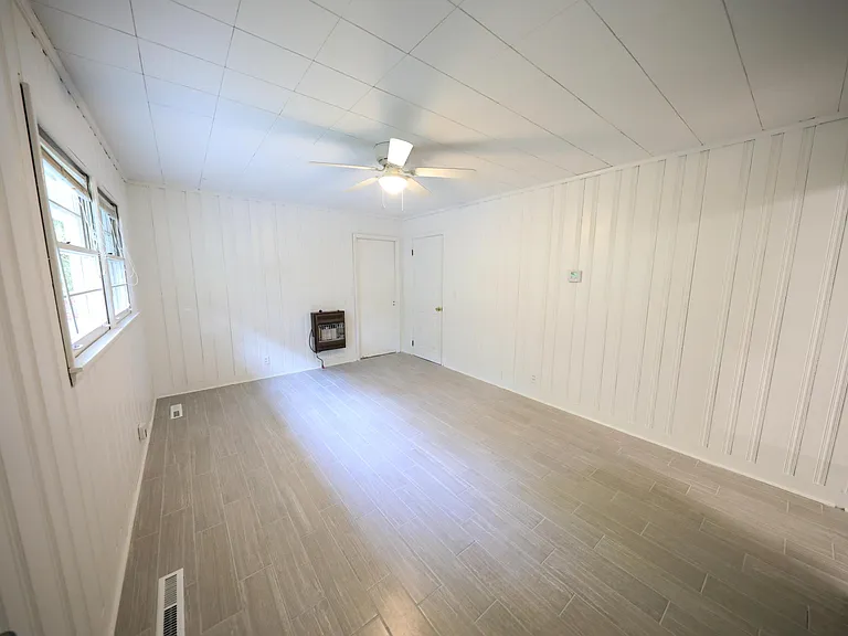 684 Valley Rd — Photo 16