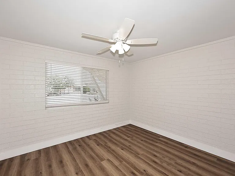 10537 W La Jolla Dr — Photo 24