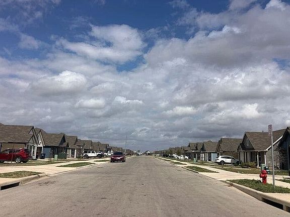 4th image of 217 Sweetwater Creek Ln