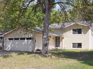 15110 Summerhill Dr, Eden Prairie, MN 55346