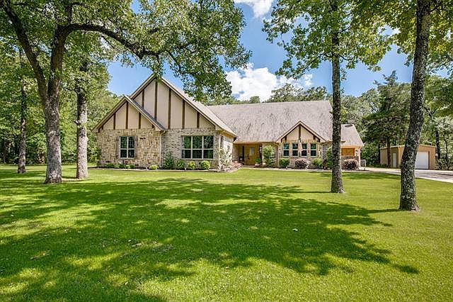 1st image of 4825 Red Oak Dr