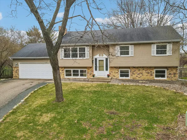 3960 Arrowood Ln N, Plymouth, MN 55441