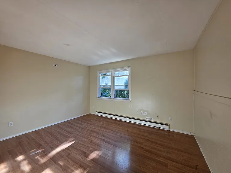 240 Sheffield Ave #B — Photo 6