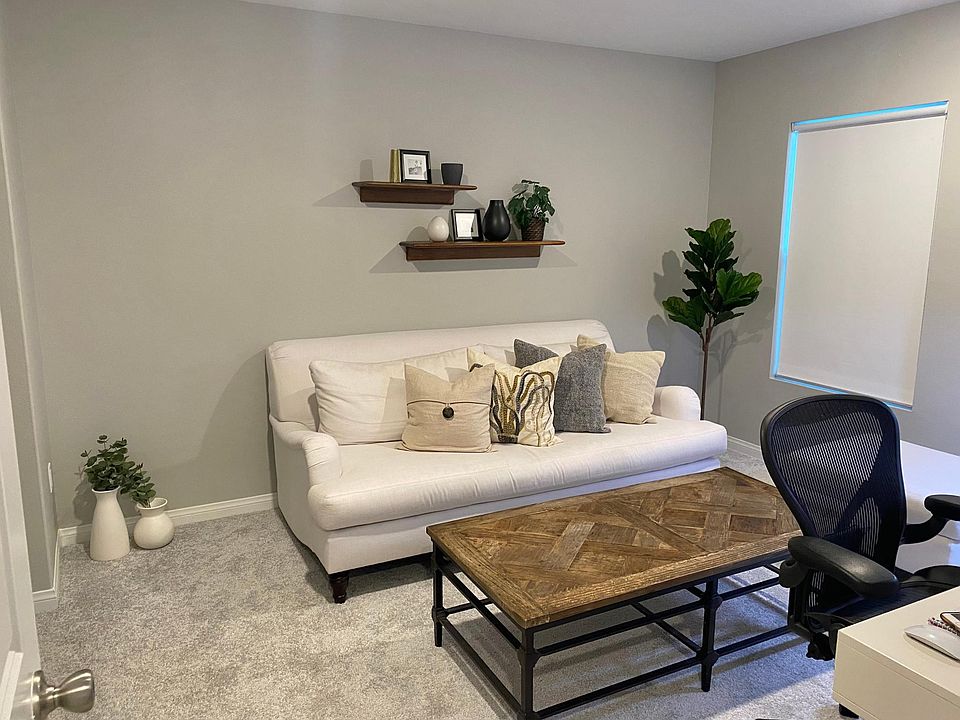 Spacious office with 2 windows, includes large closet to the left, bathroom with bathtub and shower head. Room can be used as an office, 4th bedroom, gym, entertainment room, etc.