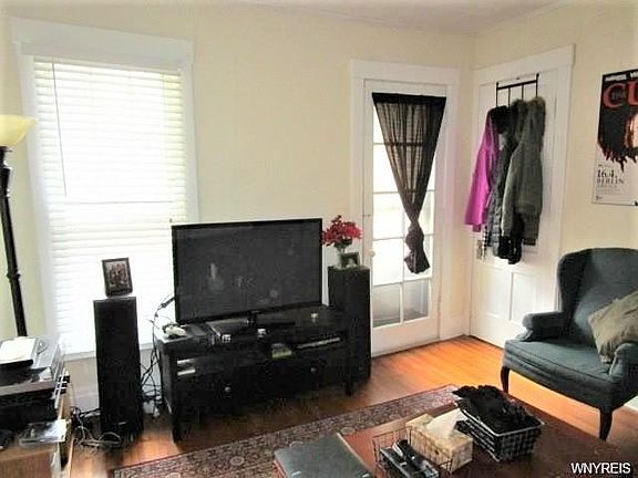 3rd image of 180 Richmond Ave APT 3