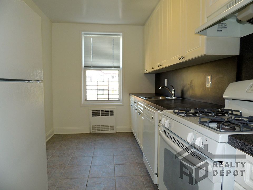 1st image of 17033 Highland Ave