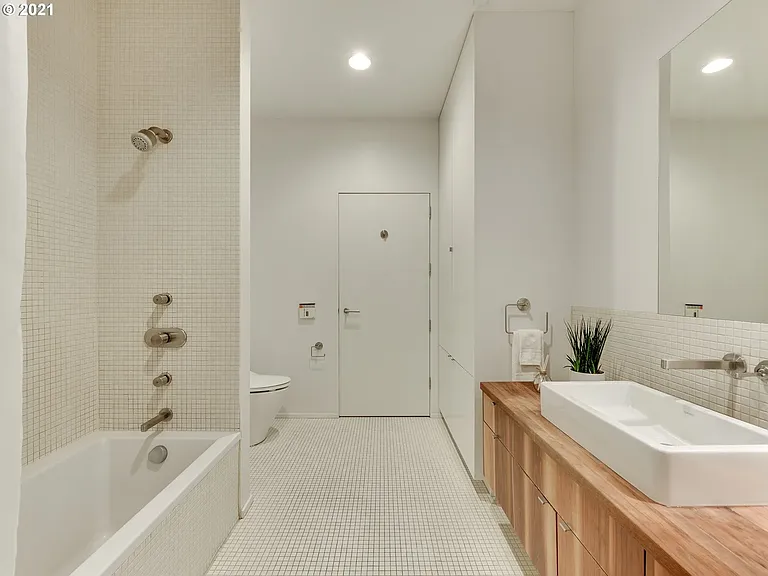 2530 SE 26th Ave #404 — Photo 15