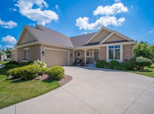 1436 Red Oak Dr, Hartford, WI 53027