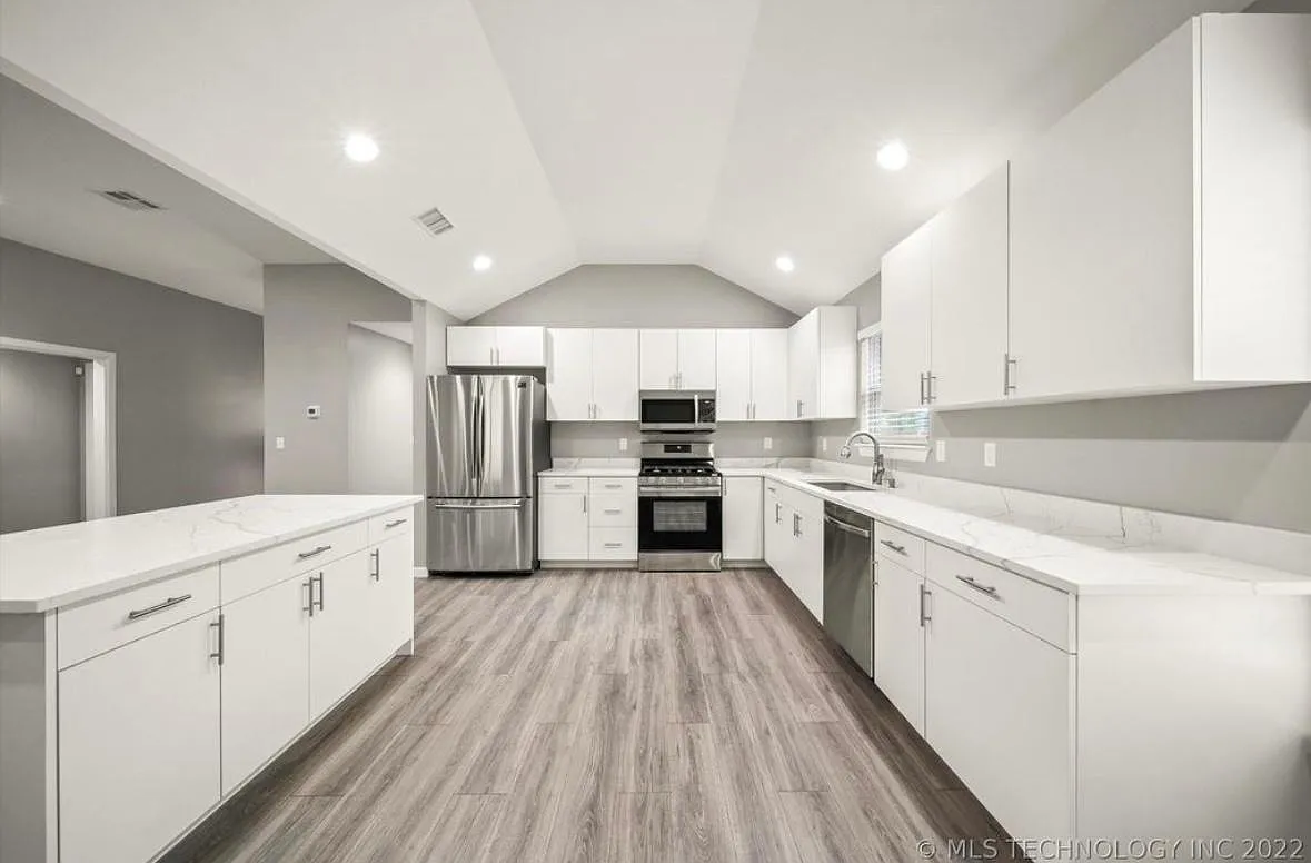 1236 S Zunis Ave — Photo 3