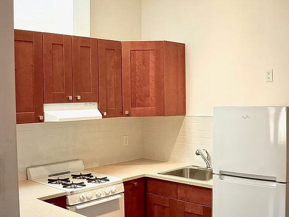 4th image of 78 Fenimore St #3