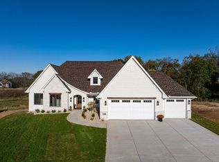 7180 Alvie Ln, Bettendorf, IA 52722