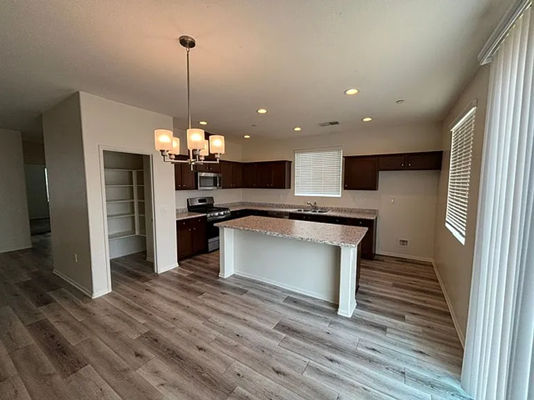 210 Monterey St — Photo 2