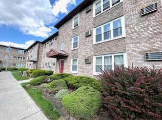 99 Riverview Ct, Secaucus, NJ 07094