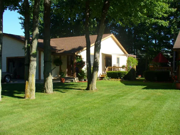 1048 Leroux Rd, Muskegon, MI 49441