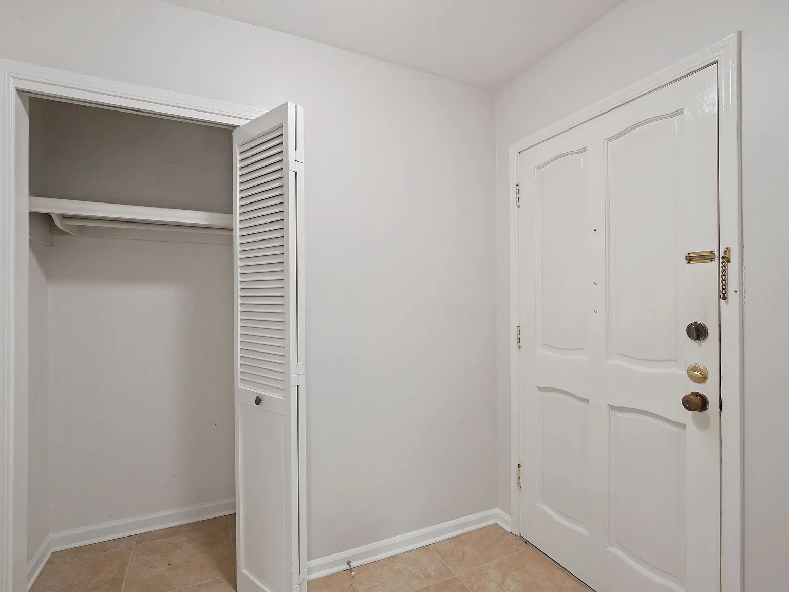 2 bed, 1200 sqft, $2,000 — Photo 4