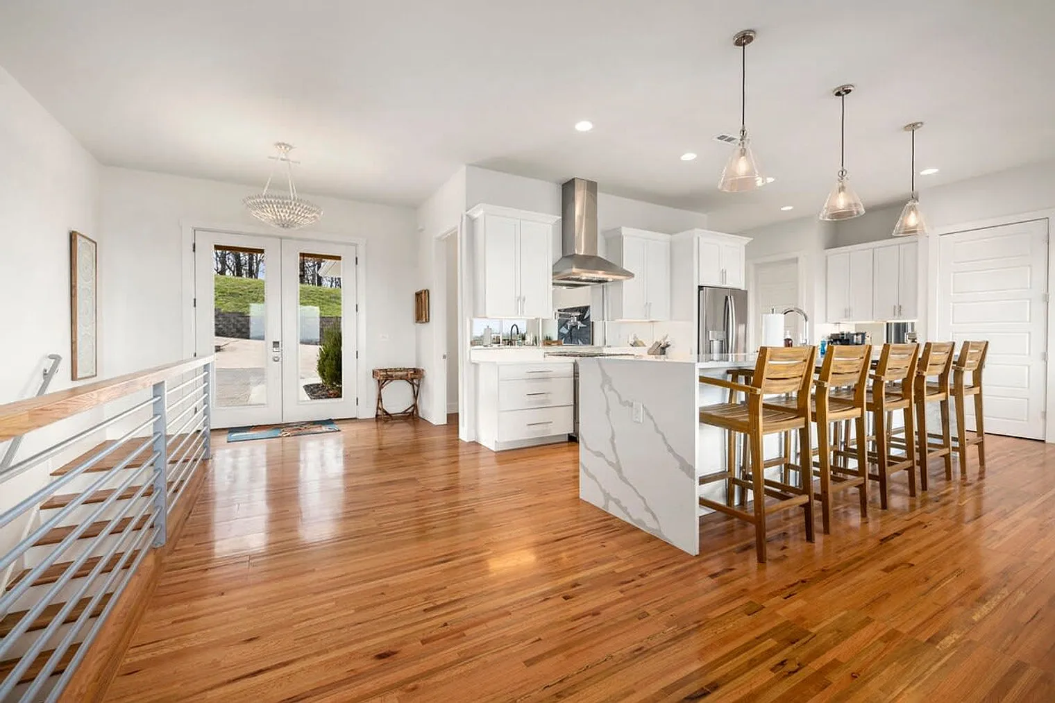 6 bed, 4.0 bath, 4994 sqft, $14,170 — Photo 2