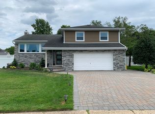 38 Harriet Dr, Syosset, NY 11791