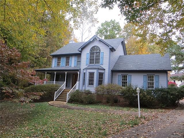 1st image of 902 Buford Oaks Cir