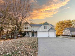 1215 Hacienda Ln, Lawrence, KS 66049