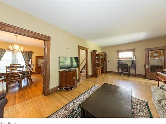 3rd image of 3021 Essex Rd