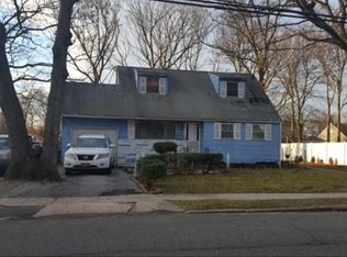 70 Jefferson Ave, Amityville, NY 11701
