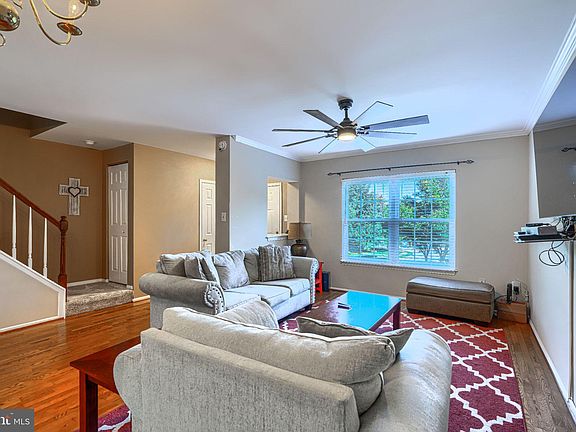 5th image of 35 Roger Valley Ct