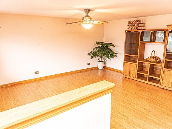 5th image of 828 Santuit Ct