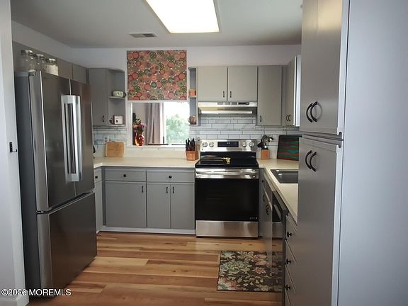 4th image of 528 Petunia Lane