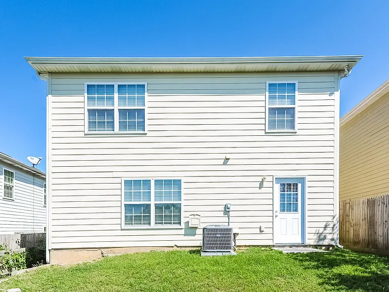 122 Village Pkwy — Photo 20