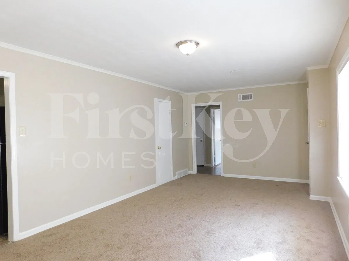 Building Photo - 4896 Lochinvar Dr