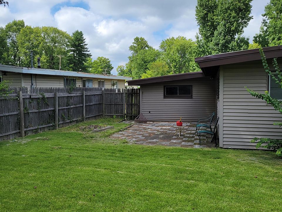 2nd image of 2800 Holiday Hill Dr