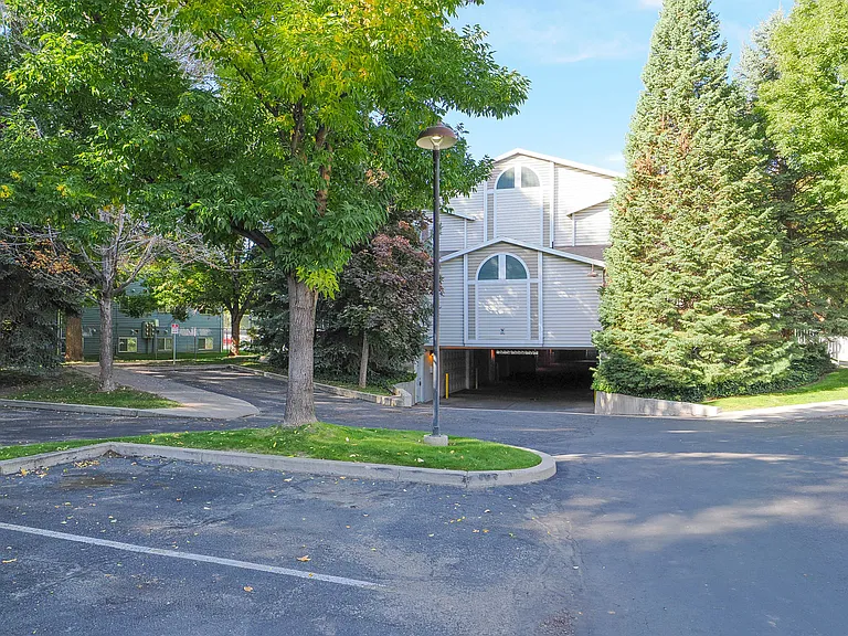 274 E Millpoint Pl — Photo 26