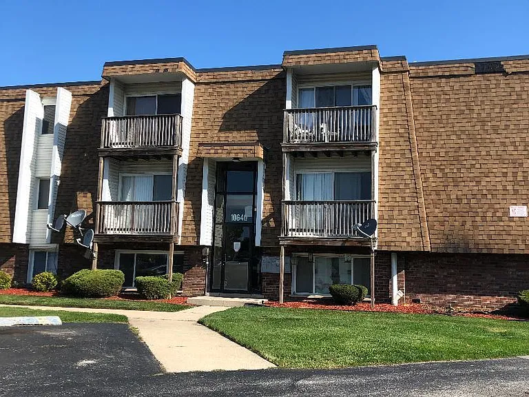 10526 Brooks Ln — Photo 1
