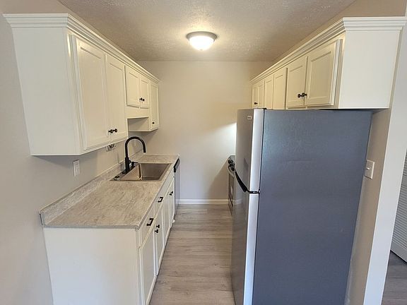 5th image of 103 White St
