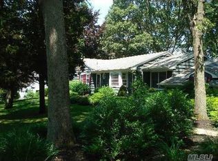 88 E Woodland Dr, Wading River, NY 11792