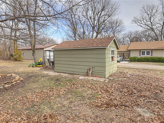 3rd image of 114 E Howard St