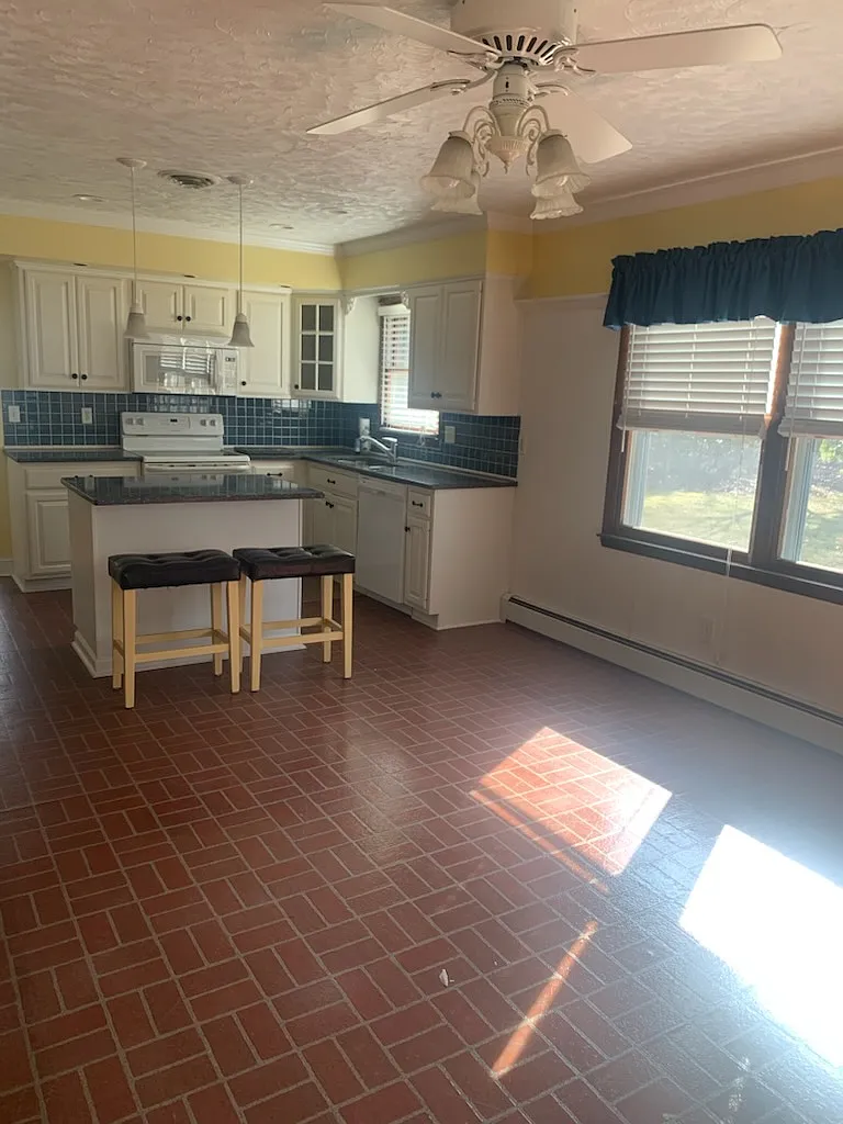 4 bed, 3000 sqft, $3,000 — Photo 2