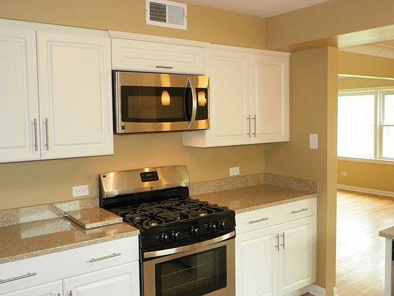 5th image of 2717 W 93rd Pl