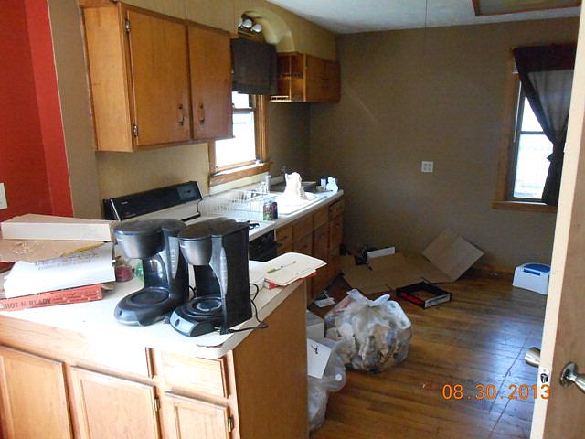 2nd image of 807 Charles St