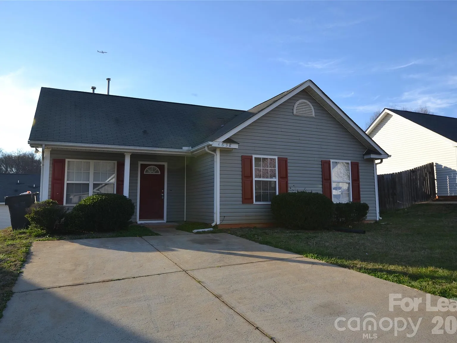 3 bed, 2.0 bath, 1024 sqft, $1,575 — Photo 2