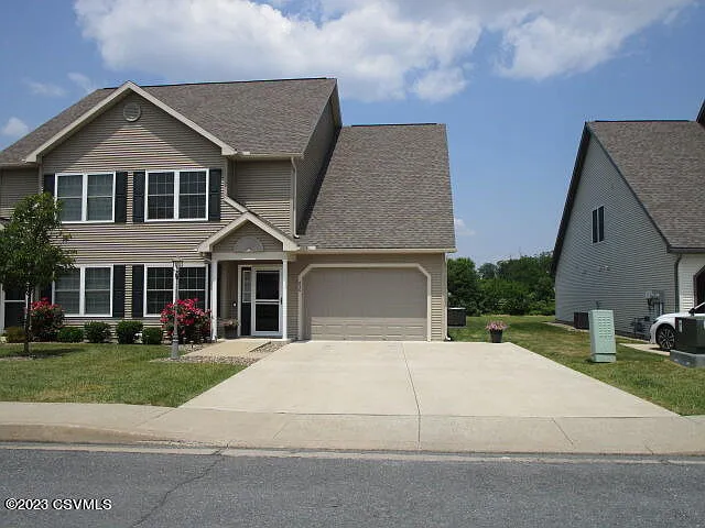 3 bed, 2357 sqft, $2,650 — Photo 2