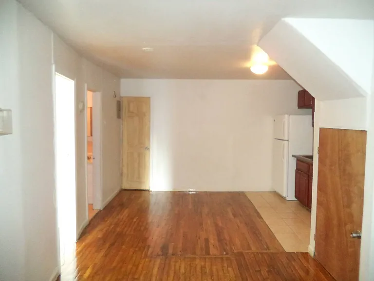 107-53 Remington St — Photo 8
