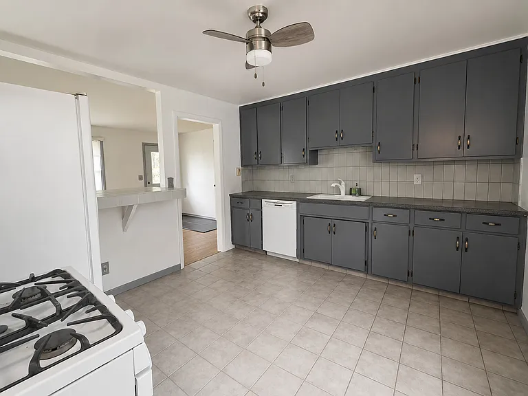 735 Maple St — Photo 4