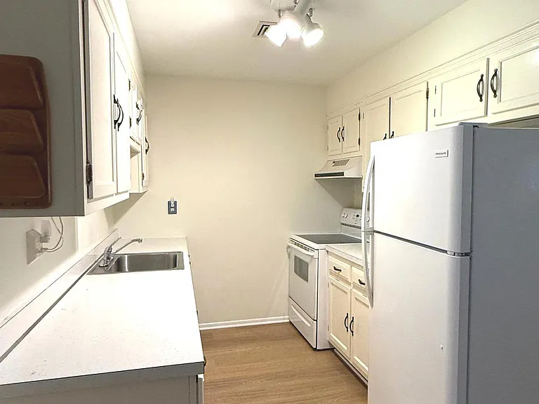 62 Kingston Way — Photo 8