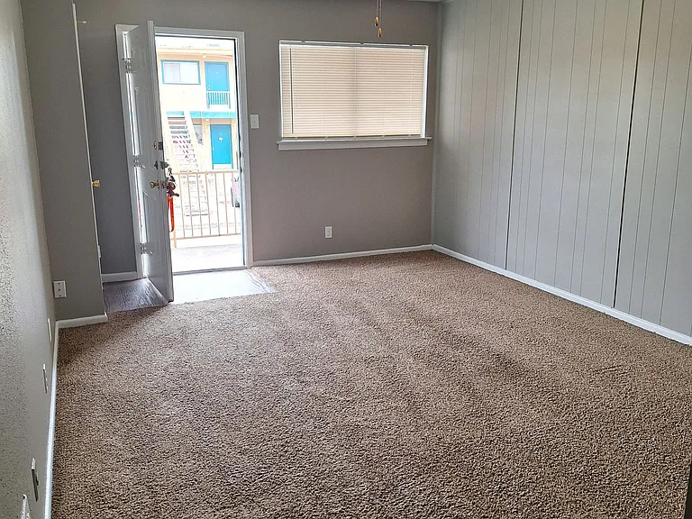 Lawnwood Apartments — Photo 11