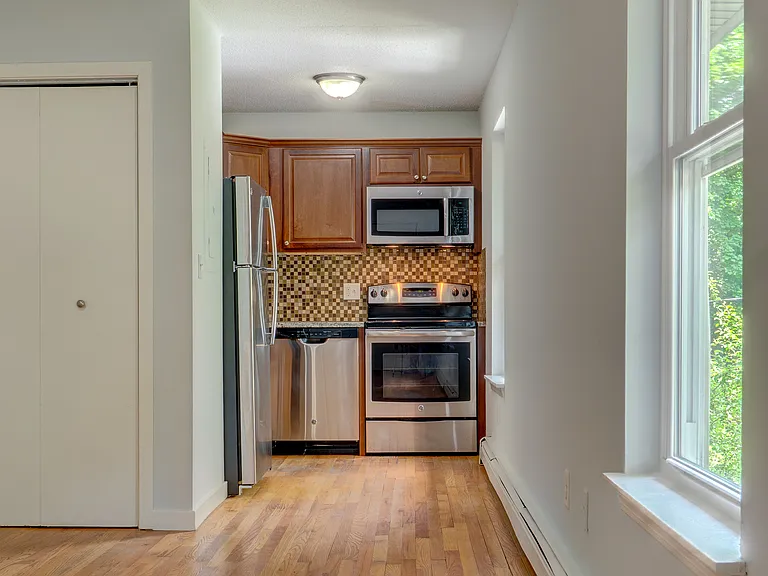468 Mansfield St #8 — Photo 8