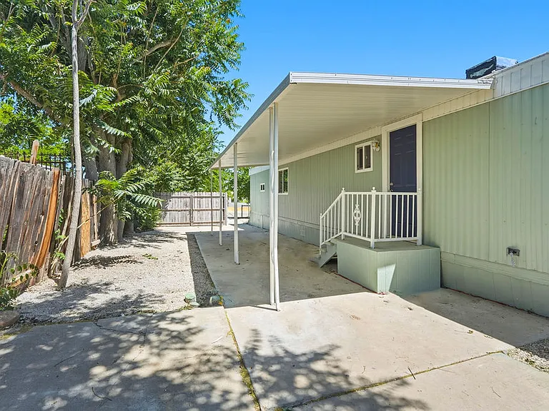 19179 Monterey St — Photo 5